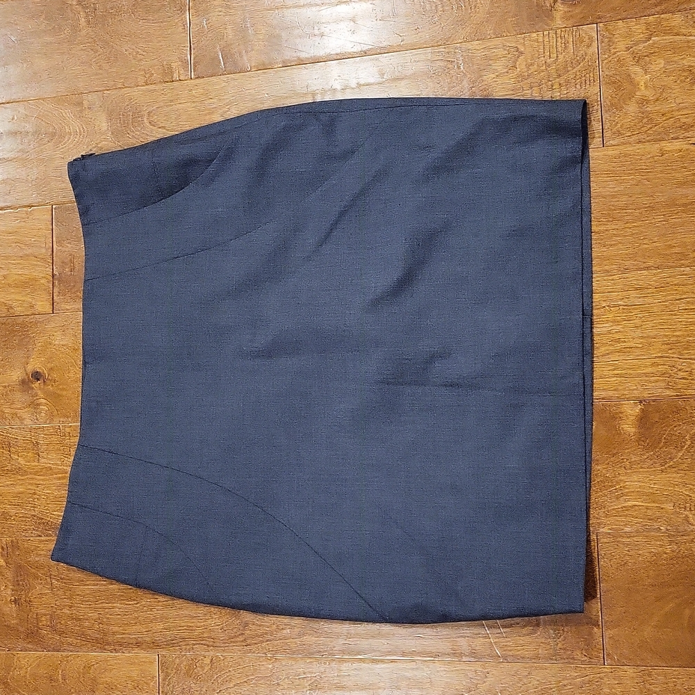 Women's New with Tags Limited Size 14 Grey Skirt